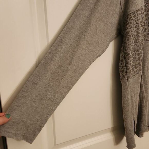 Karen Kane Gray Snow Leopard Patchwork Longsleeve Shirt Size S - Picture 4 of 9